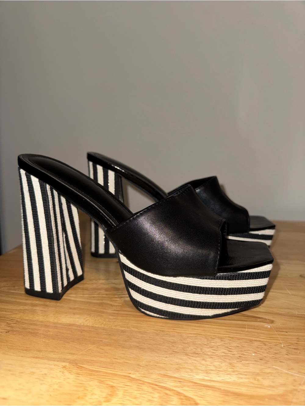 Black and White Striped Platform Heels, Pinstripe Size 7, Used a few times